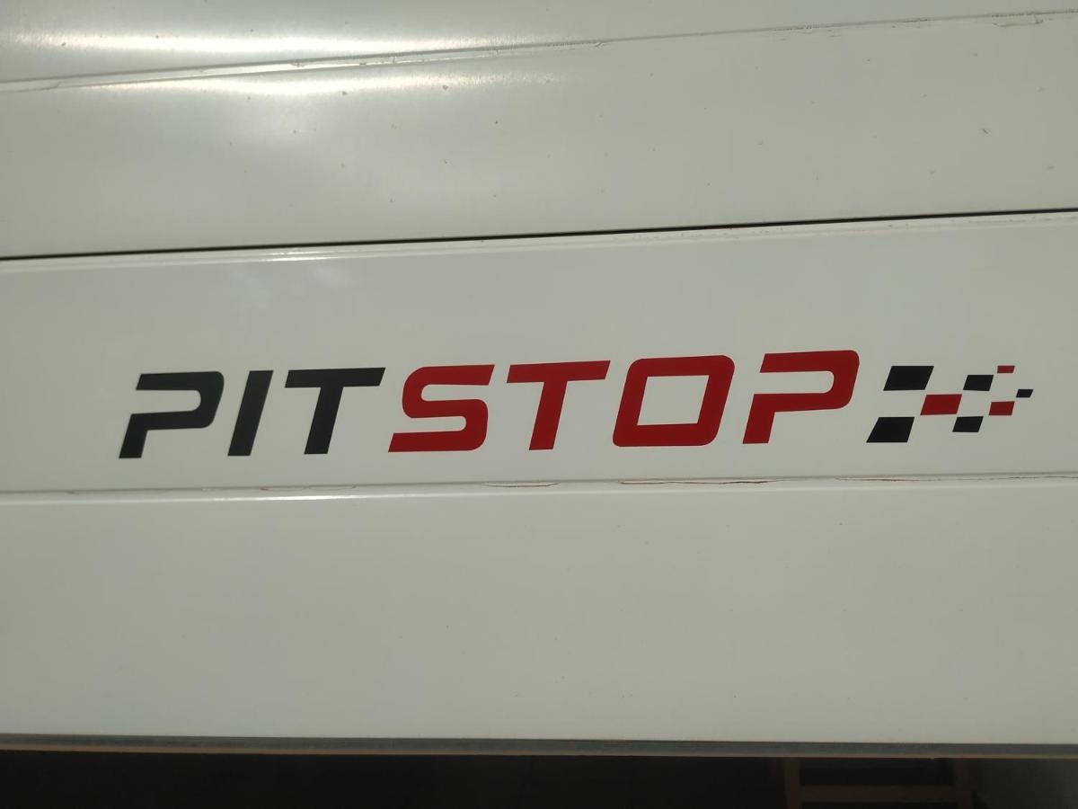 Pit Stop Málaga Buitenkant foto